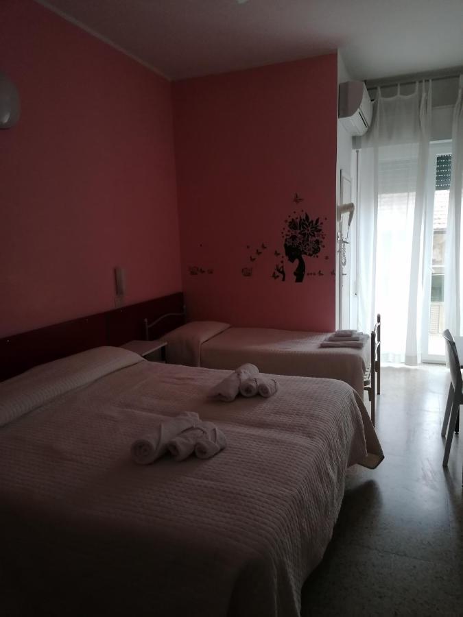 Hotel Nova Dhely Rimini Exterior photo