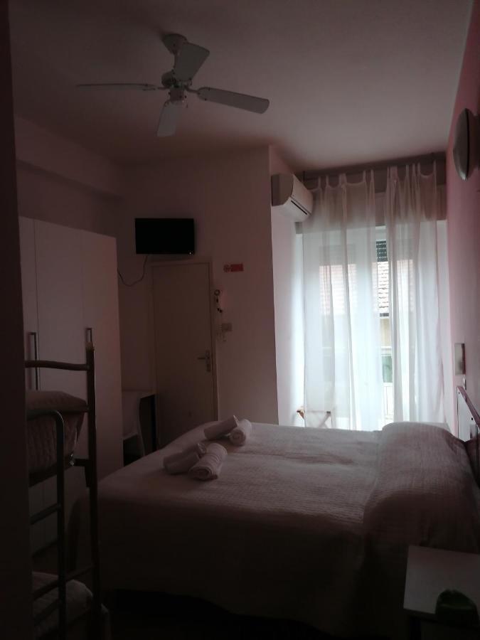 Hotel Nova Dhely Rimini Exterior photo