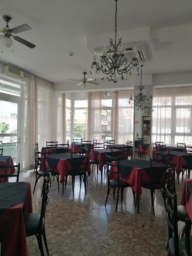 Hotel Nova Dhely Rimini Exterior photo