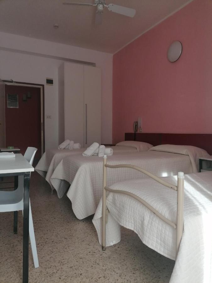 Hotel Nova Dhely Rimini Exterior photo